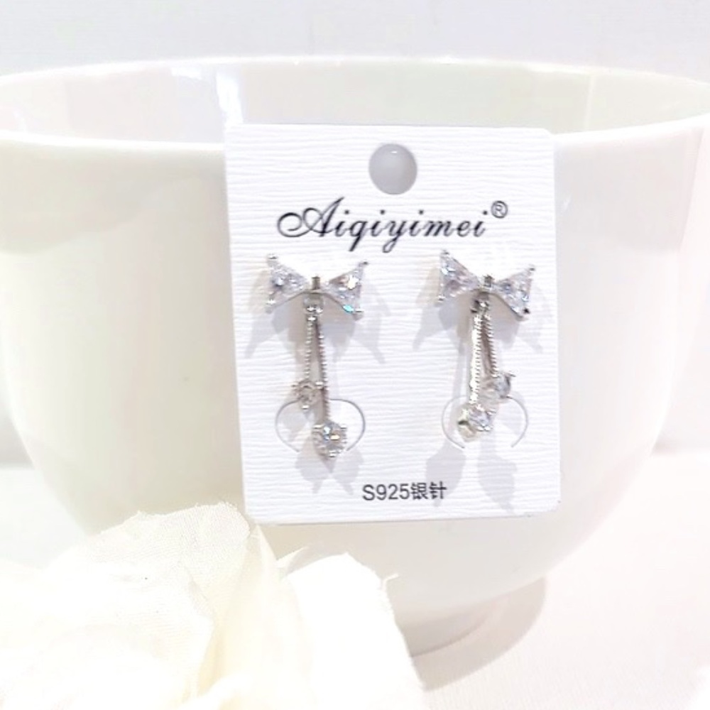 925 Sliver Cubic Zirconia Drop Earrings NWT